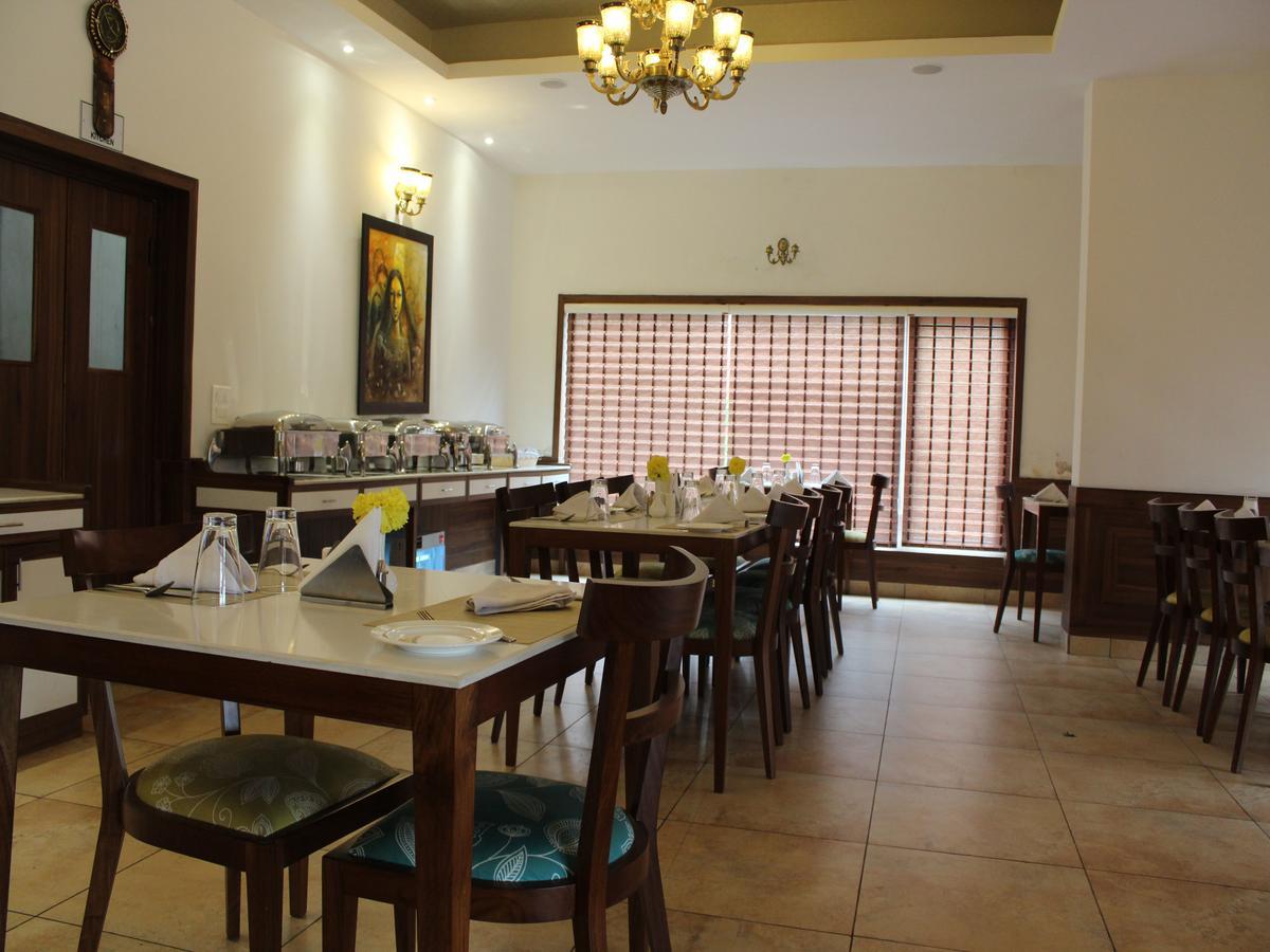 Oyo 2531 Hotel Una Comfort Misty Oak Nainital Exterior photo